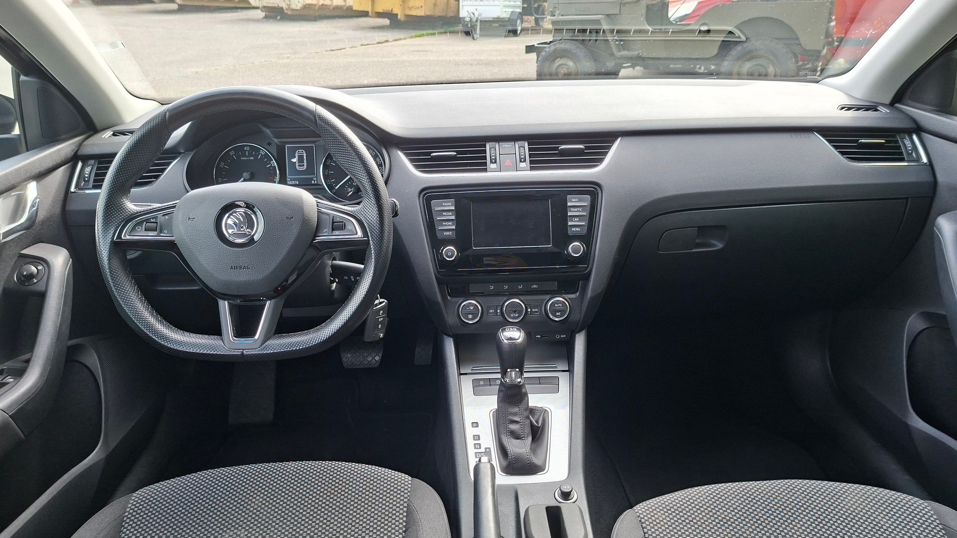 SKODA Octavia Combi 1.4 TSI Ambition DSG-image-10