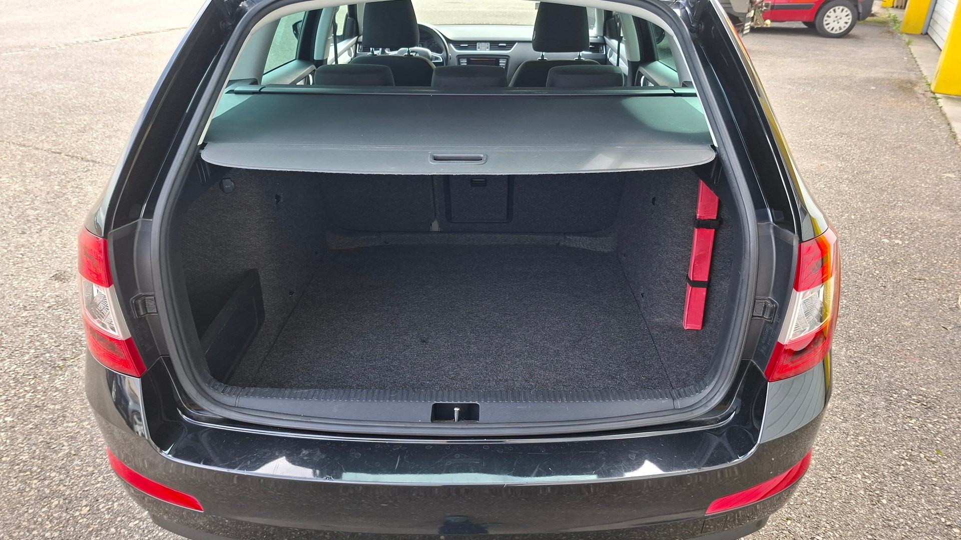 SKODA Octavia Combi 1.4 TSI Ambition DSG-image-14