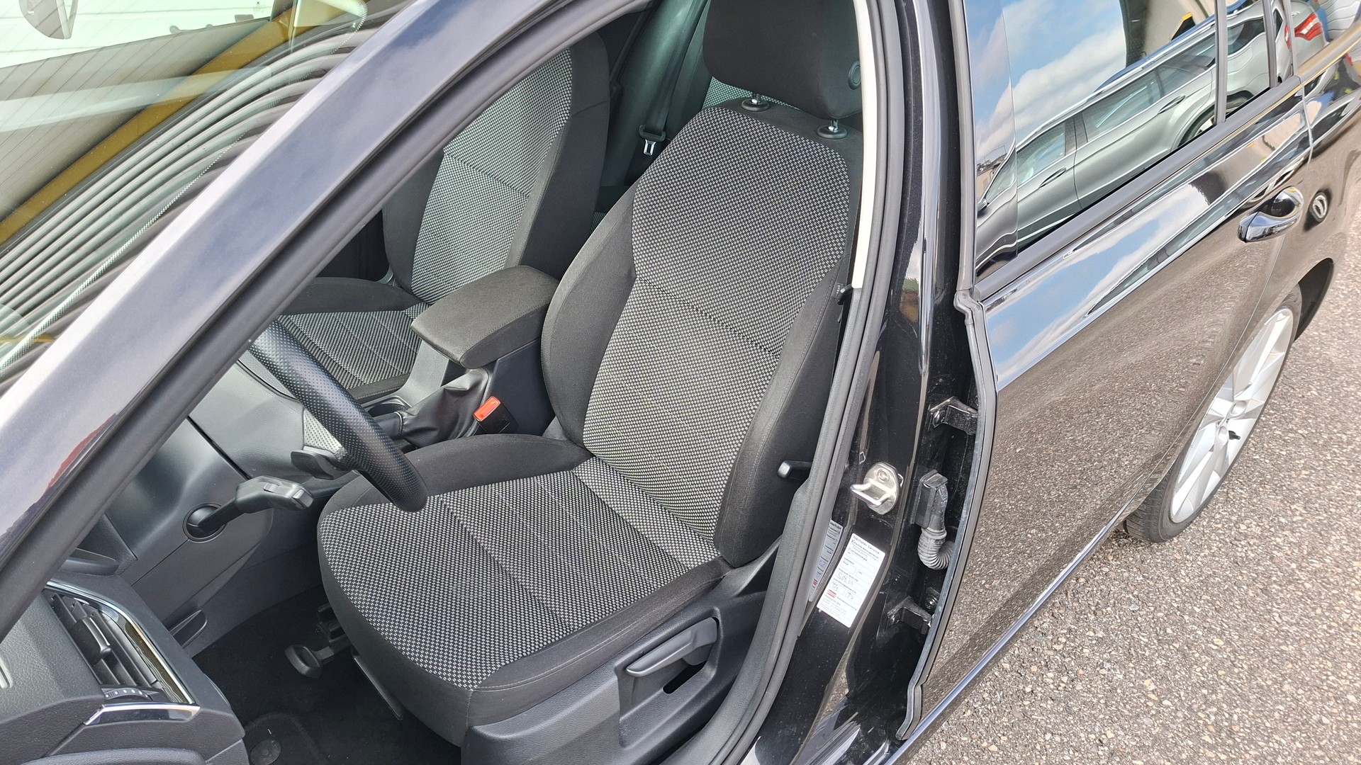 SKODA Octavia Combi 1.4 TSI Ambition DSG-image-8