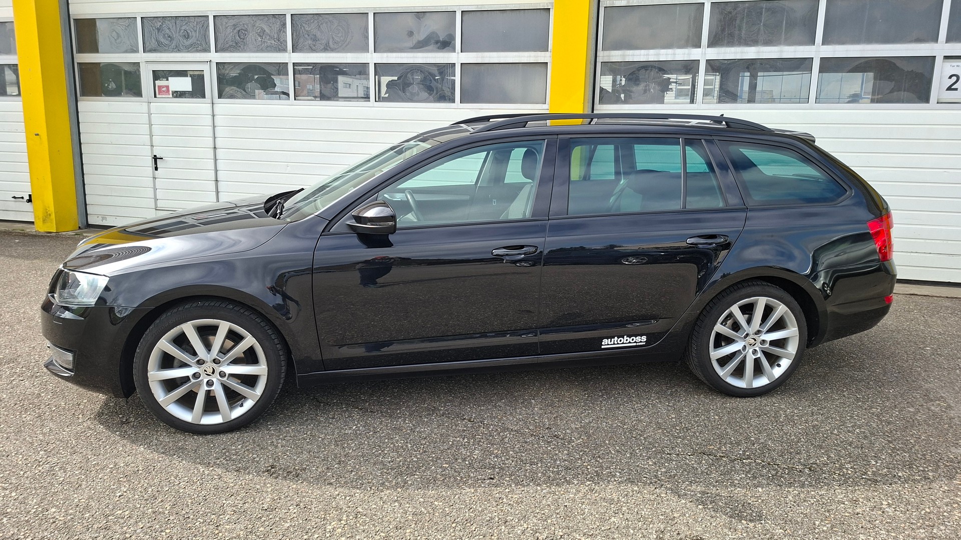 SKODA Octavia Combi 1.4 TSI Ambition DSG-image-1