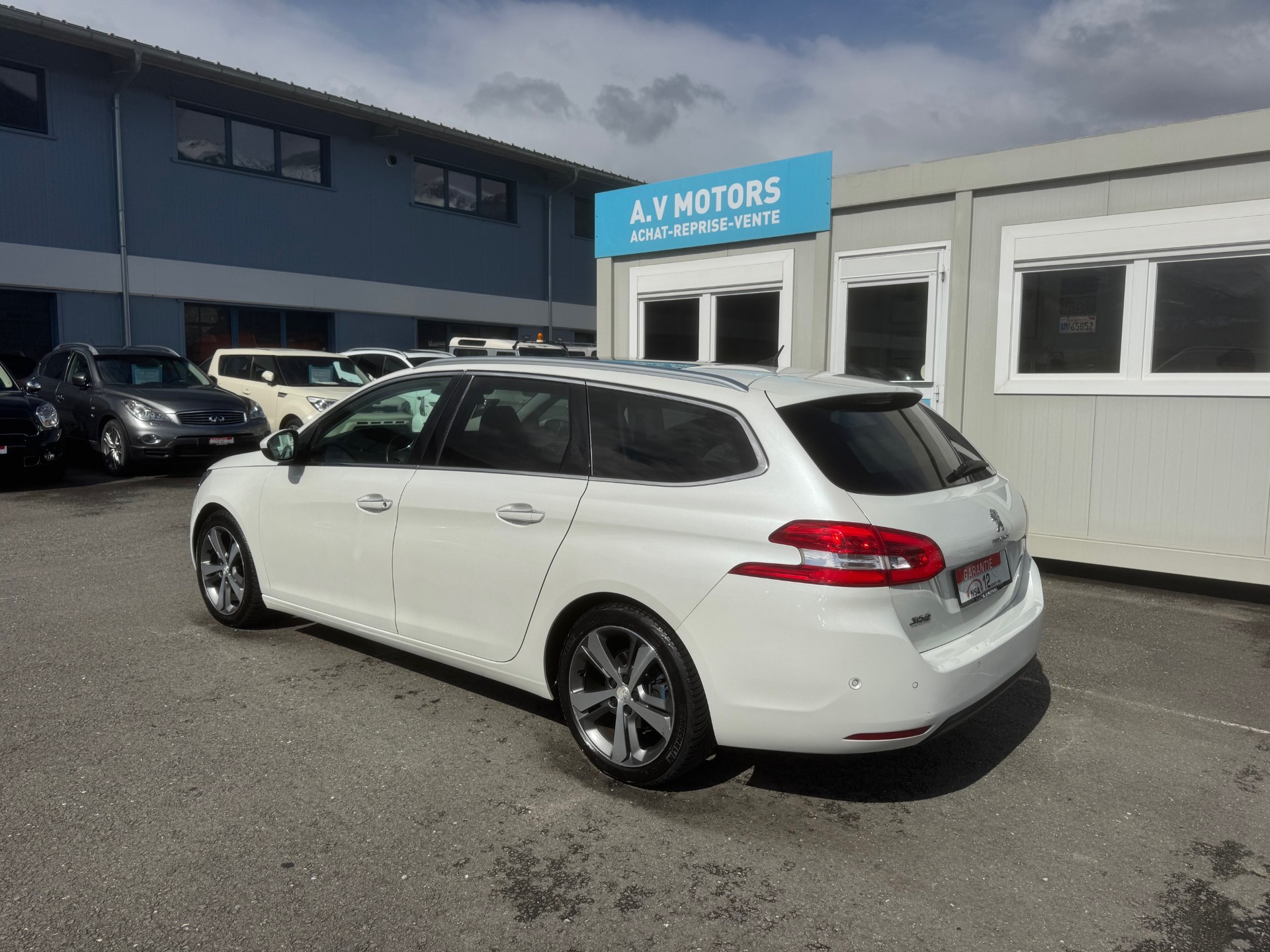 PEUGEOT 308 SW 1.2 THP Féline-image-3
