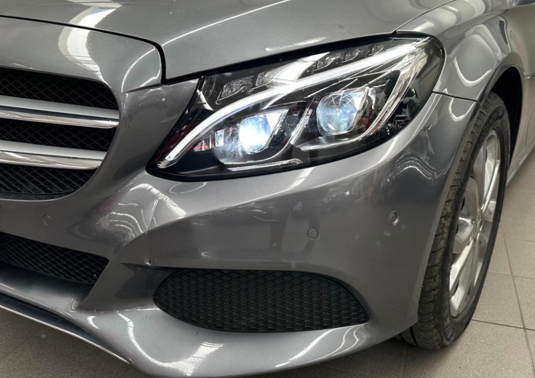 MERCEDES-BENZ C 220 d Swiss Star Exclusive 4Matic 9G-Tronic-image-2