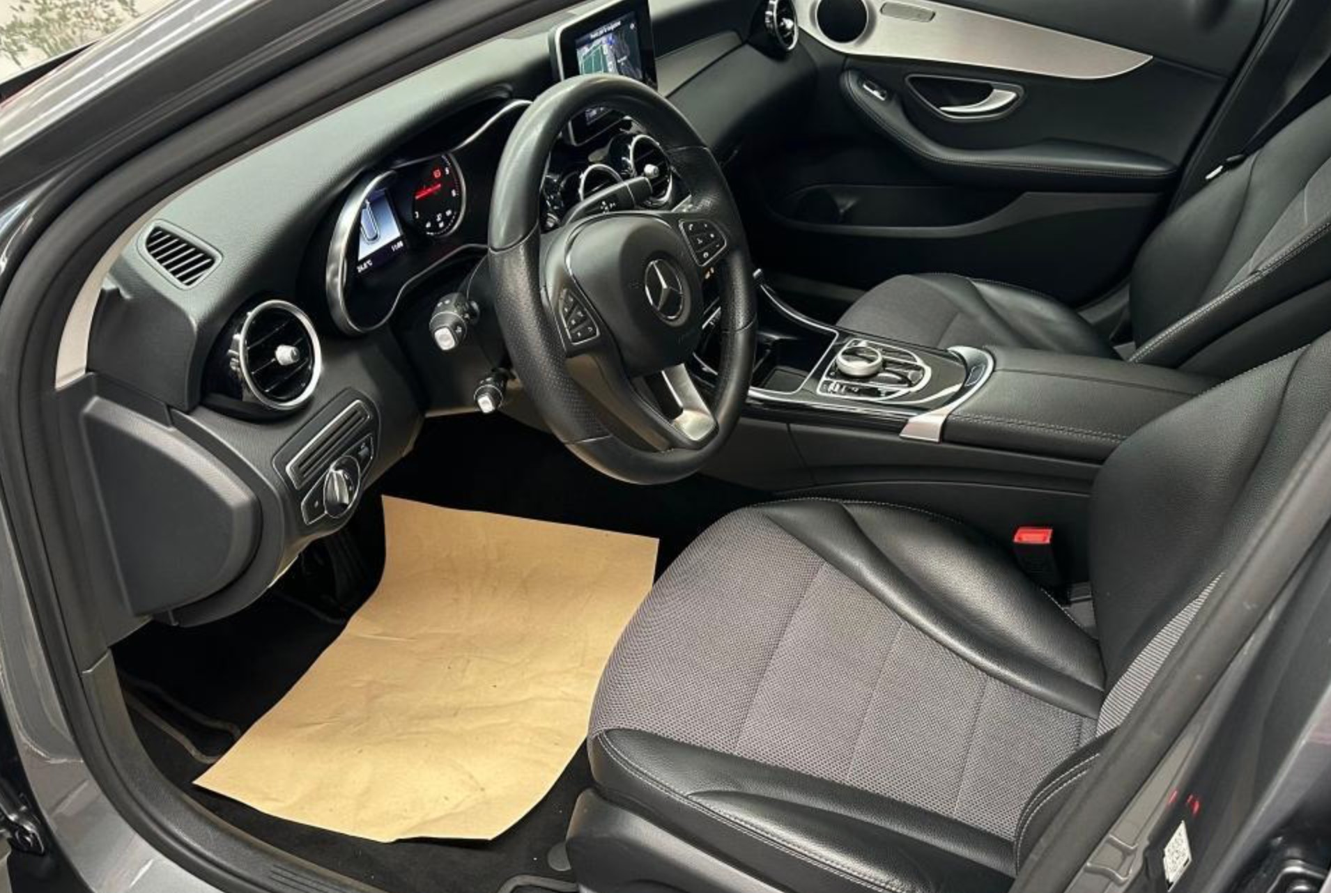 MERCEDES-BENZ C 220 d Swiss Star Exclusive 4Matic 9G-Tronic-image-5