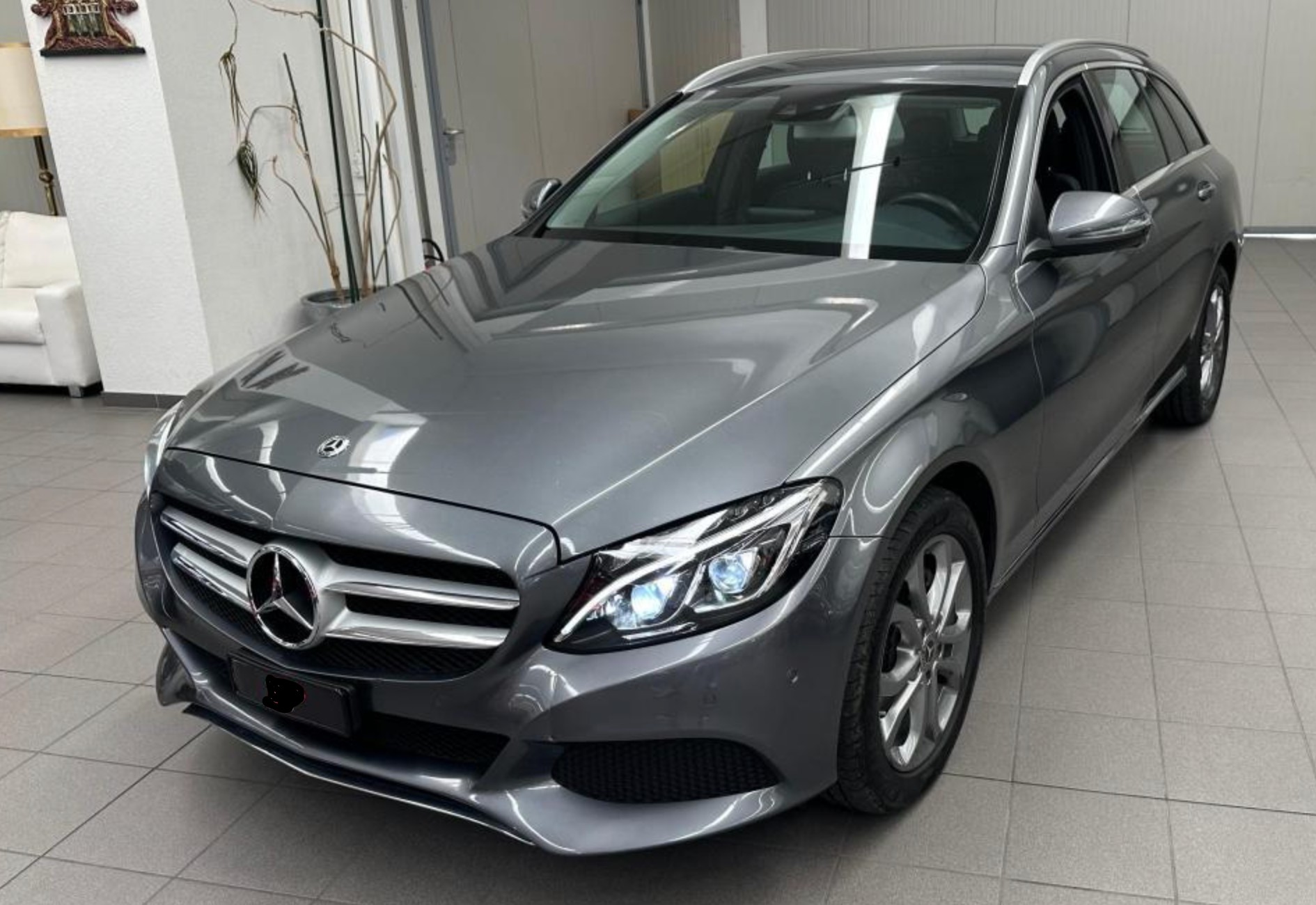 MERCEDES-BENZ C 220 d Swiss Star Exclusive 4Matic 9G-Tronic-image-0