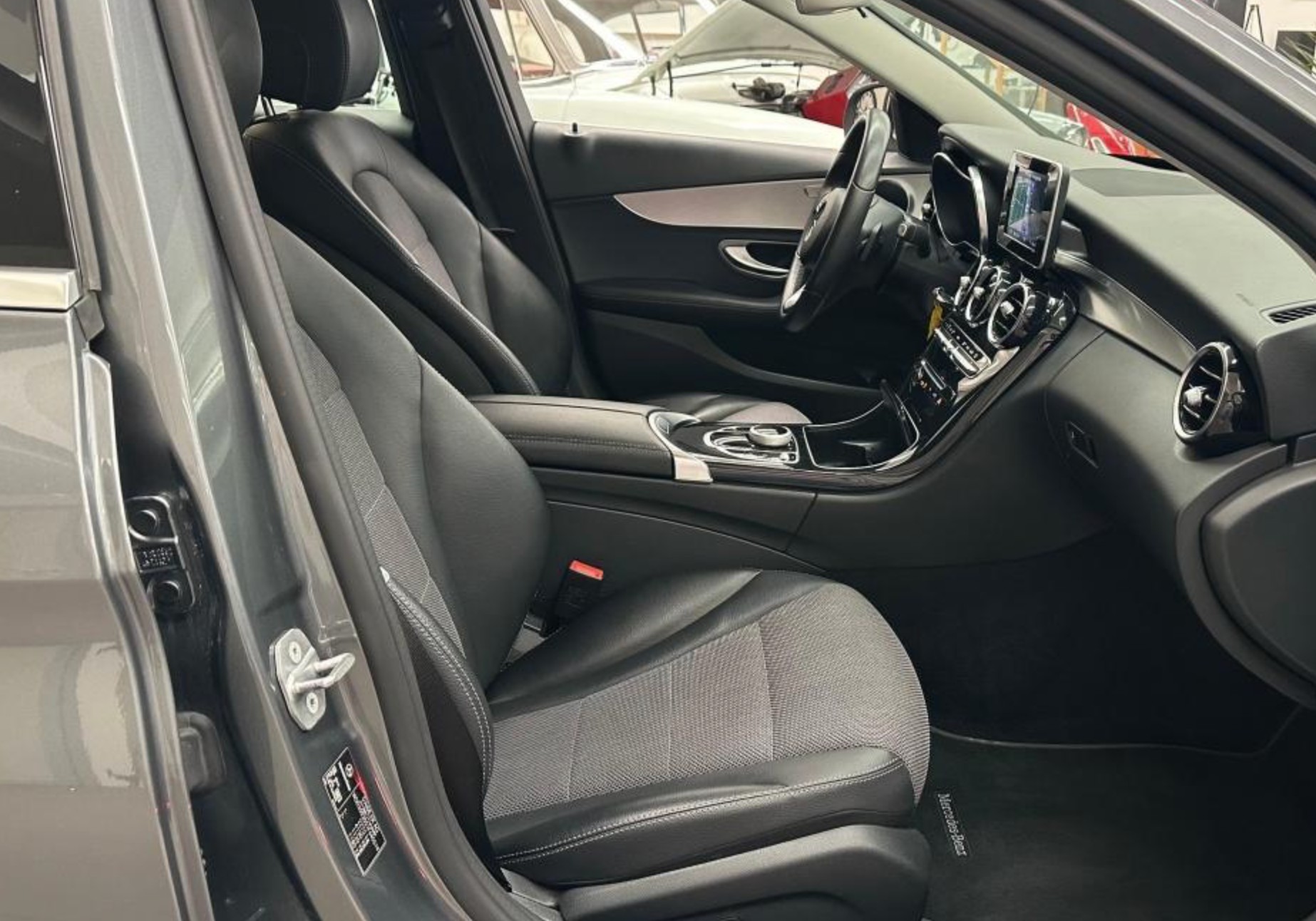 MERCEDES-BENZ C 220 d Swiss Star Exclusive 4Matic 9G-Tronic-image-6