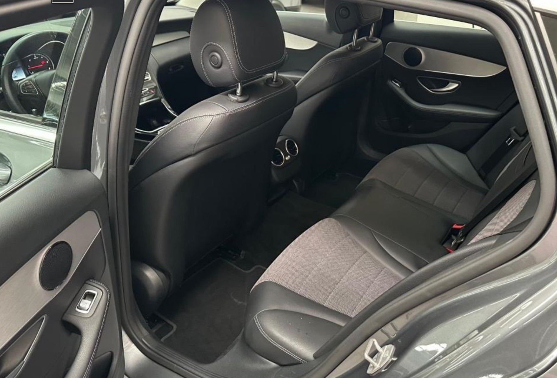 MERCEDES-BENZ C 220 d Swiss Star Exclusive 4Matic 9G-Tronic-image-7