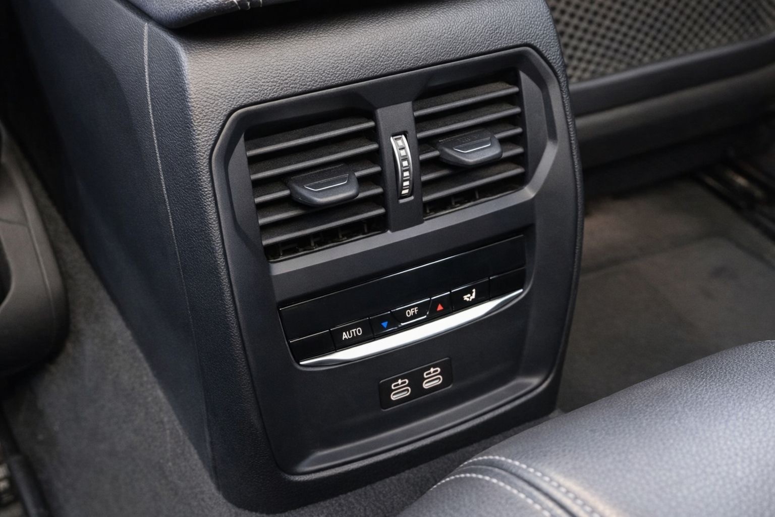BMW M440i xDrive 48V Cabriolet Steptronic-image-11