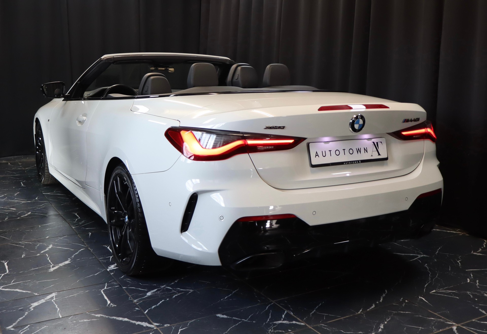 BMW M440i xDrive 48V Cabriolet Steptronic-showroom-element-1