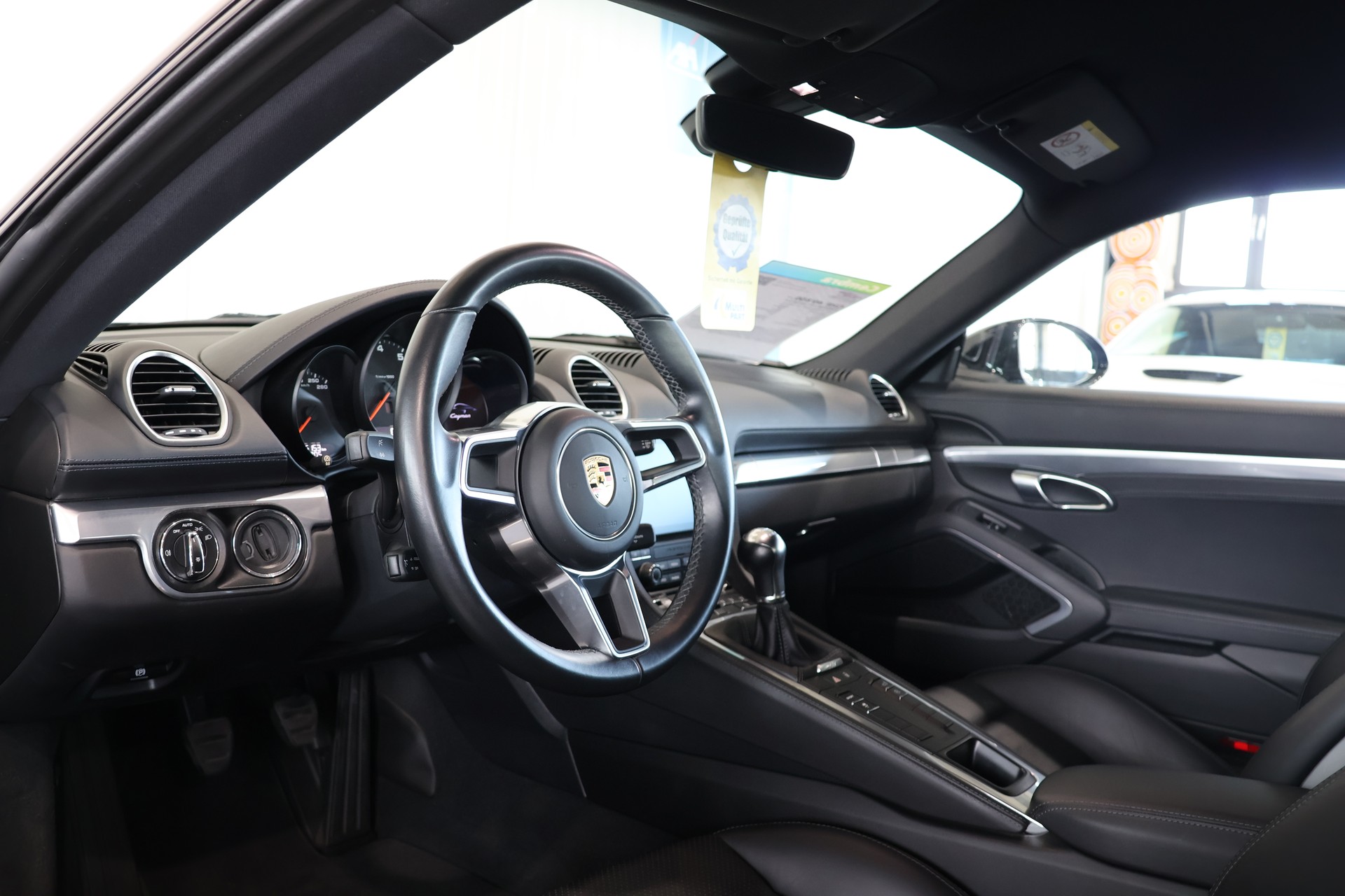 PORSCHE 718 Cayman 2.0-image-10