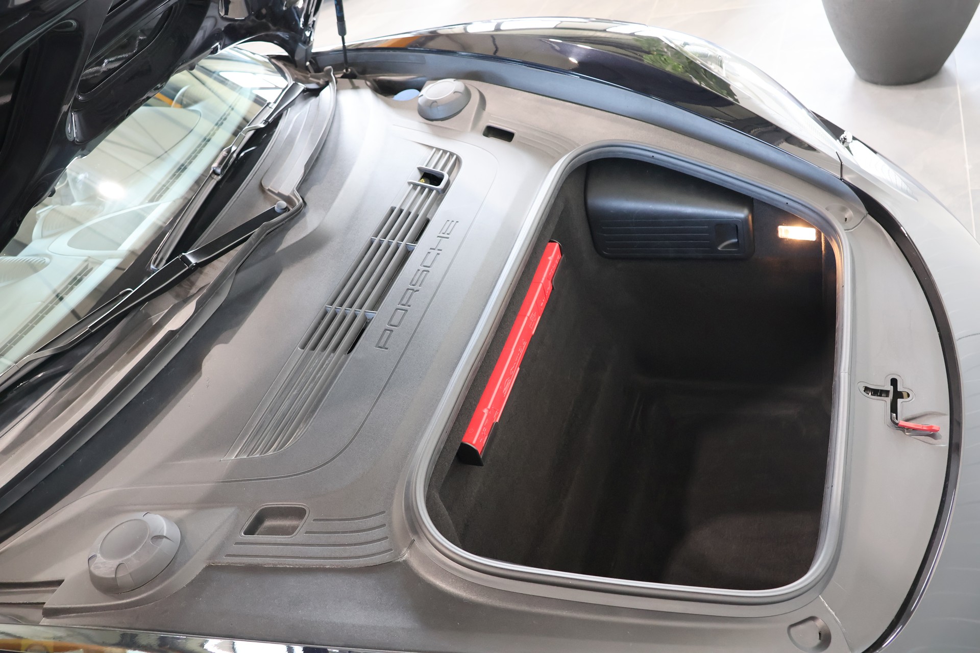 PORSCHE 718 Cayman 2.0-image-15