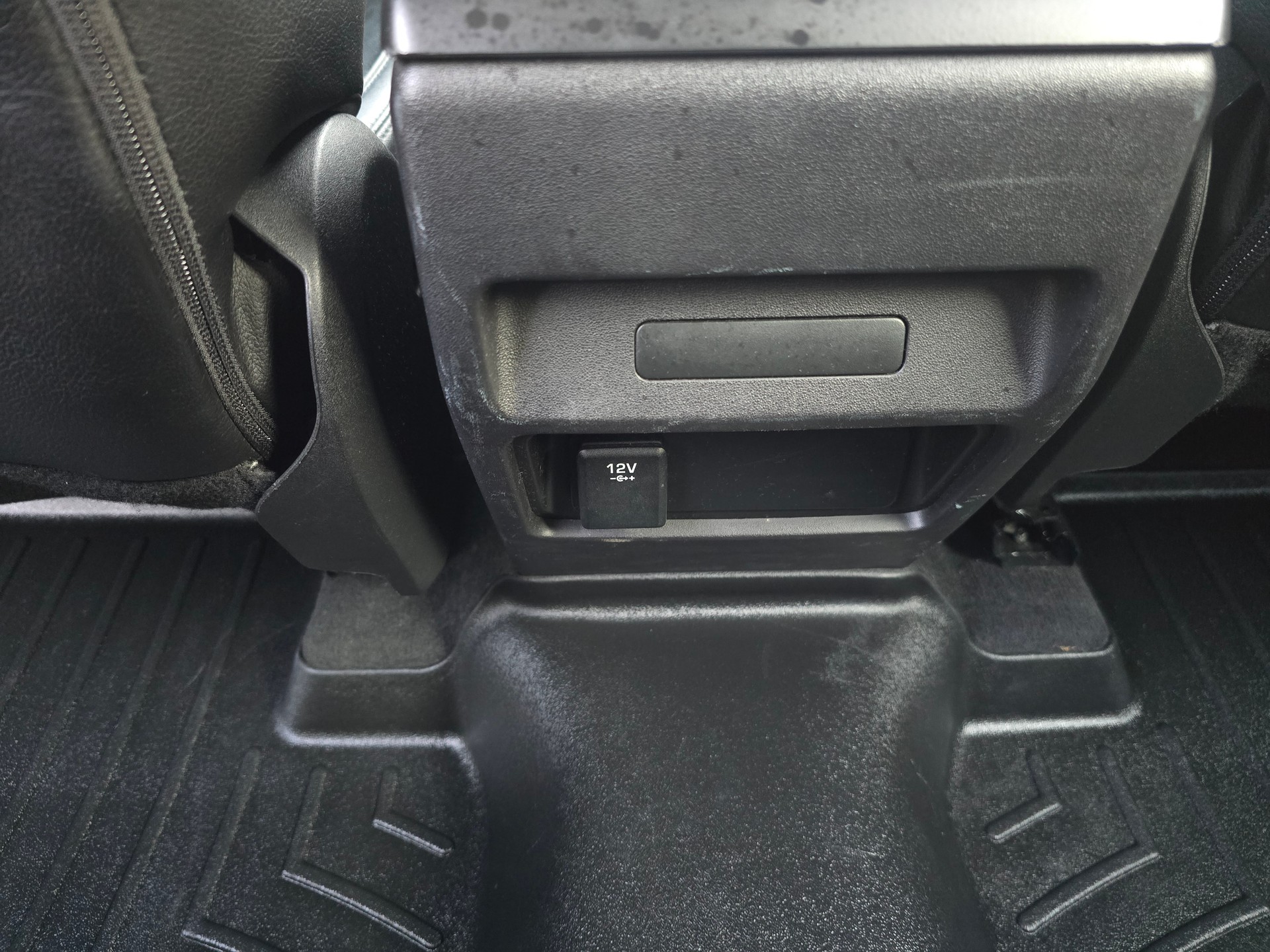 LAND ROVER Discovery Sport 2.0 TD4 HSE Luxury AT9-image-15