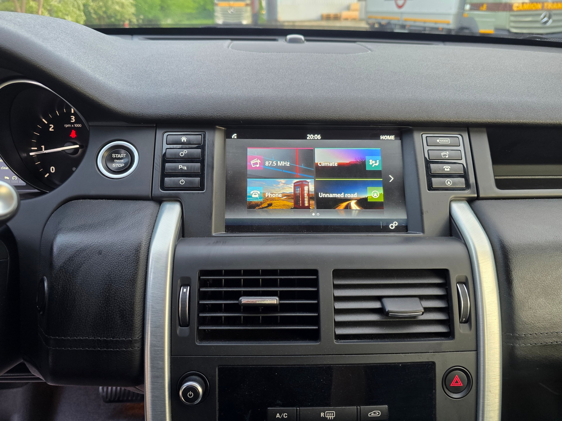 LAND ROVER Discovery Sport 2.0 TD4 HSE Luxury AT9-image-24