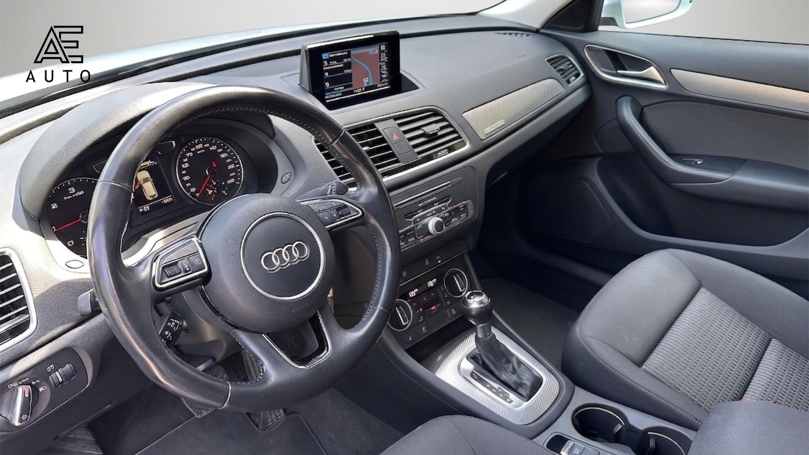 AUDI Q3 2.0 TDI quattro S-tronic-image-8