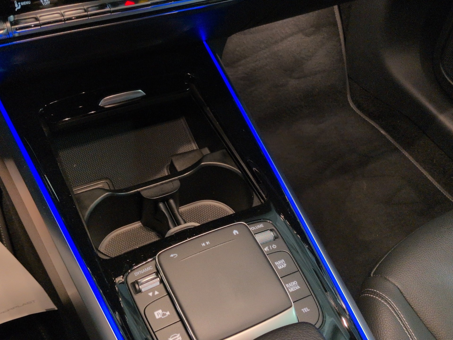 MERCEDES-BENZ GLB 200 Progressive 7G-Tronic-image-11