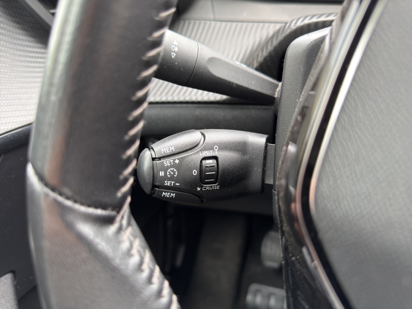 PEUGEOT 208 1.5 BlueHDi Active Pack-image-29