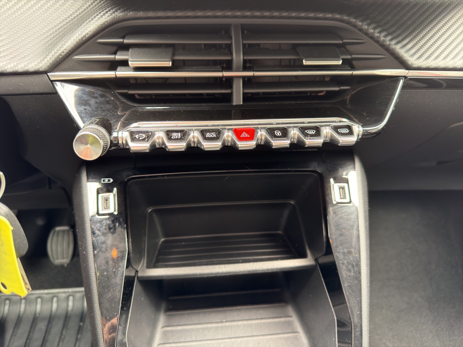 PEUGEOT 208 1.5 BlueHDi Active Pack-image-28