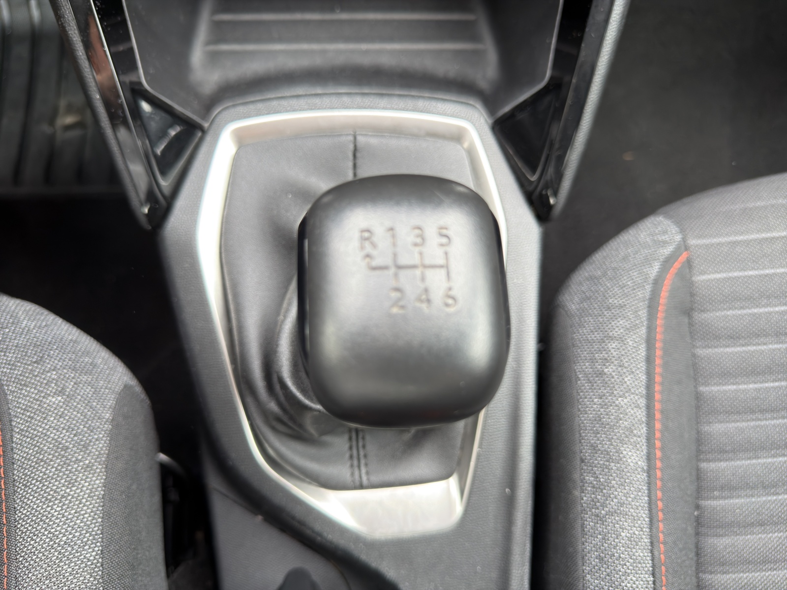 PEUGEOT 208 1.5 BlueHDi Active Pack-image-27