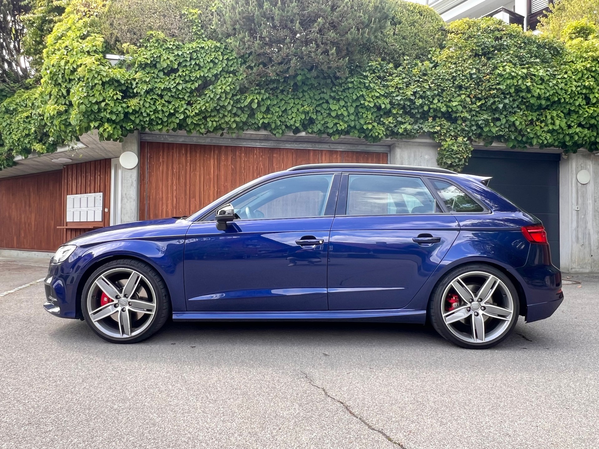 AUDI 2.0 T FSI quattro S-Tronic