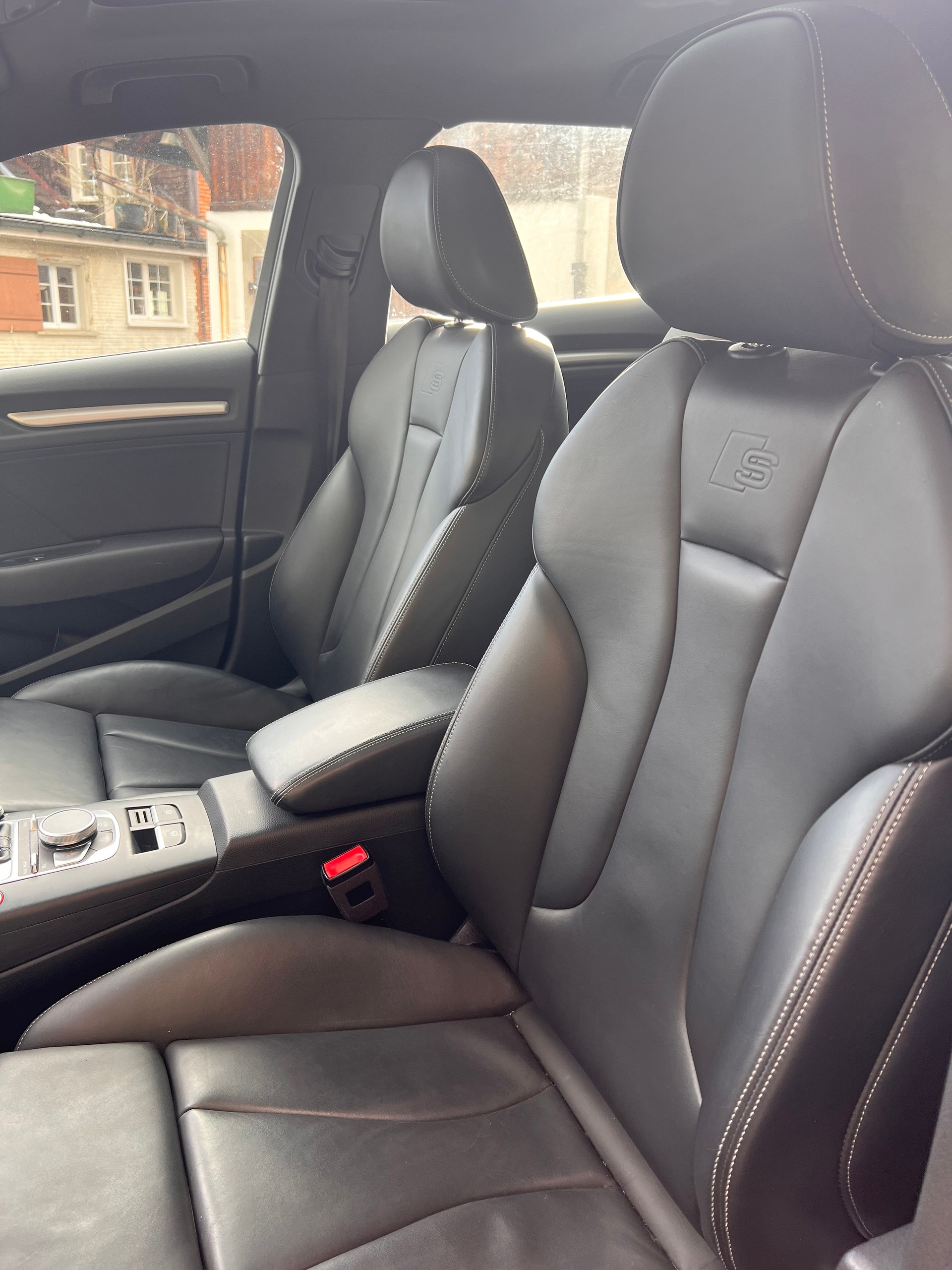 AUDI 2.0 T FSI quattro S-Tronic-image-9