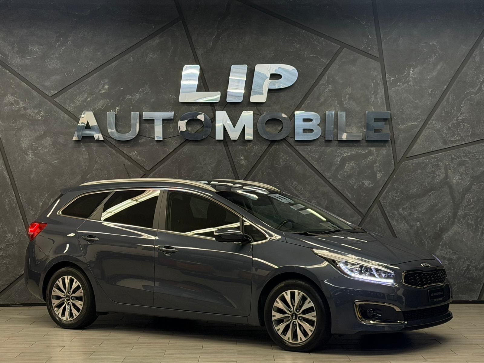 KIA Cee'd Sportswagon 1.6 CRDi Swiss Champion DCT-image-2