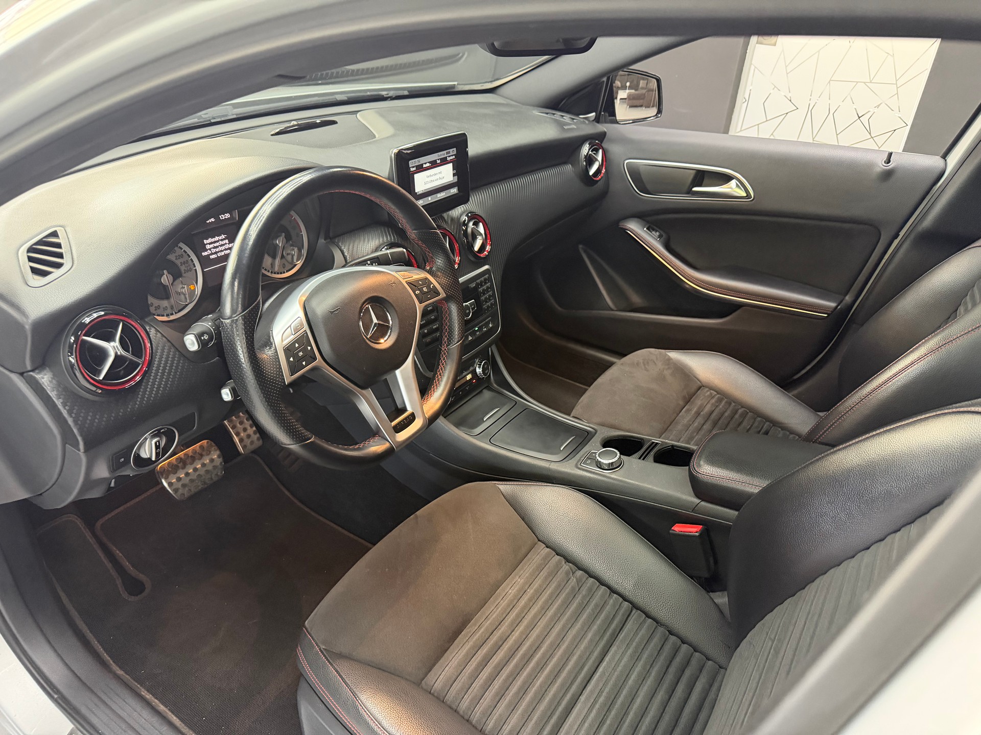 MERCEDES-BENZ A 250 Sport 7G-DCT-image-4