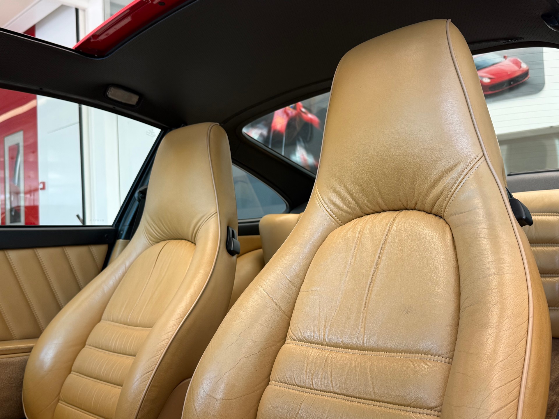 PORSCHE 911 Carrera 4-image-10