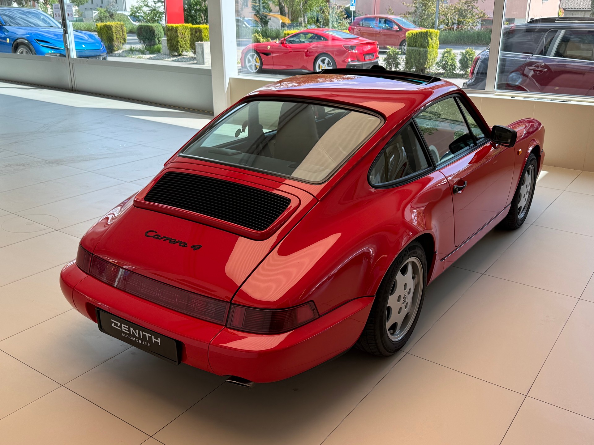 PORSCHE 911 Carrera 4-image-4