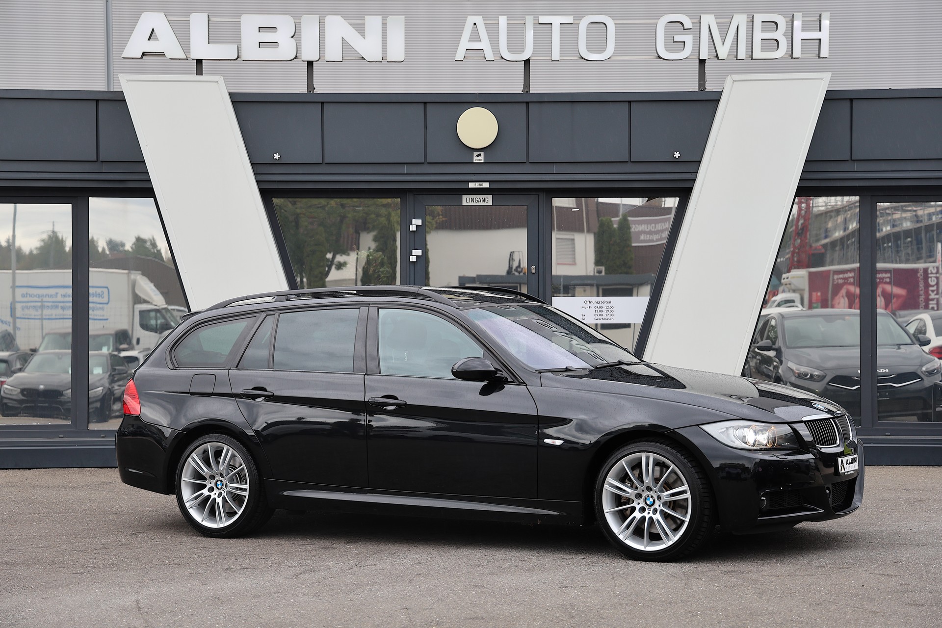 BMW 335xi Touring M-Sport Steptronic-image-1