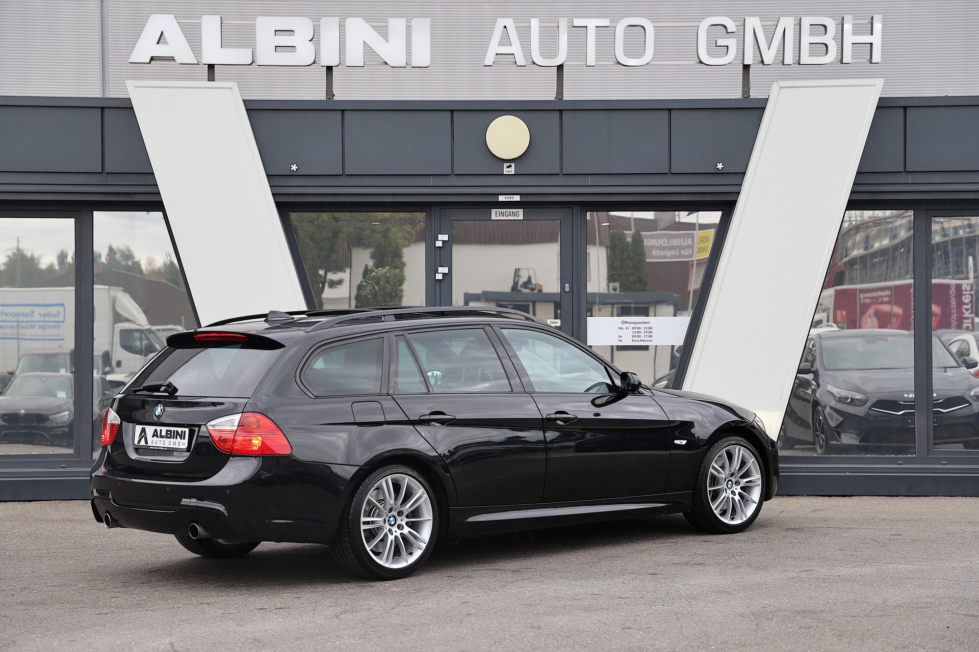 BMW 335xi Touring M-Sport Steptronic-image-2