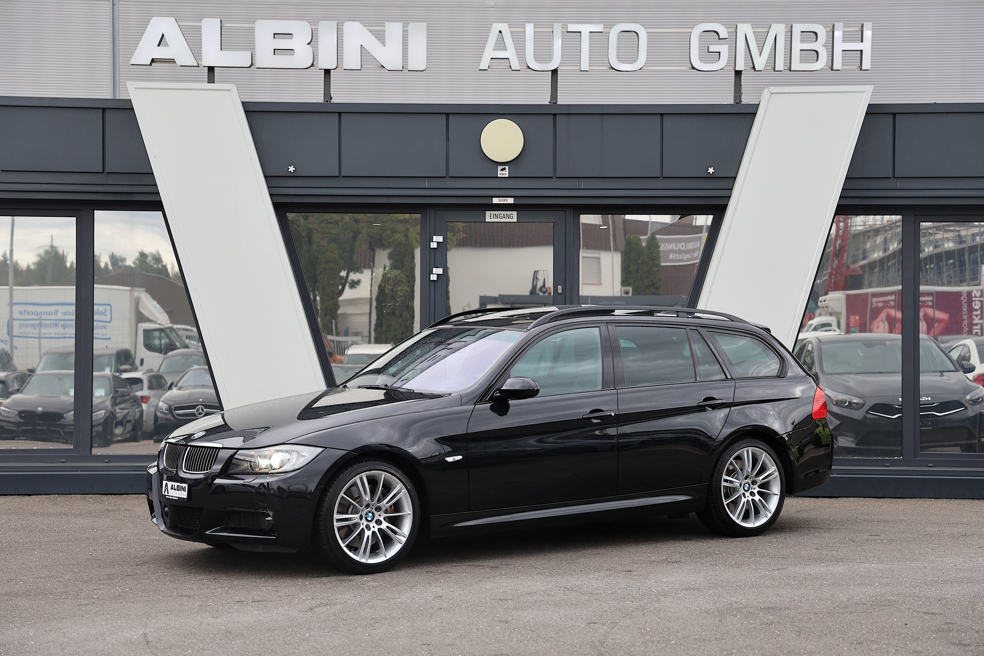 BMW 335xi Touring M-Sport Steptronic-image-0