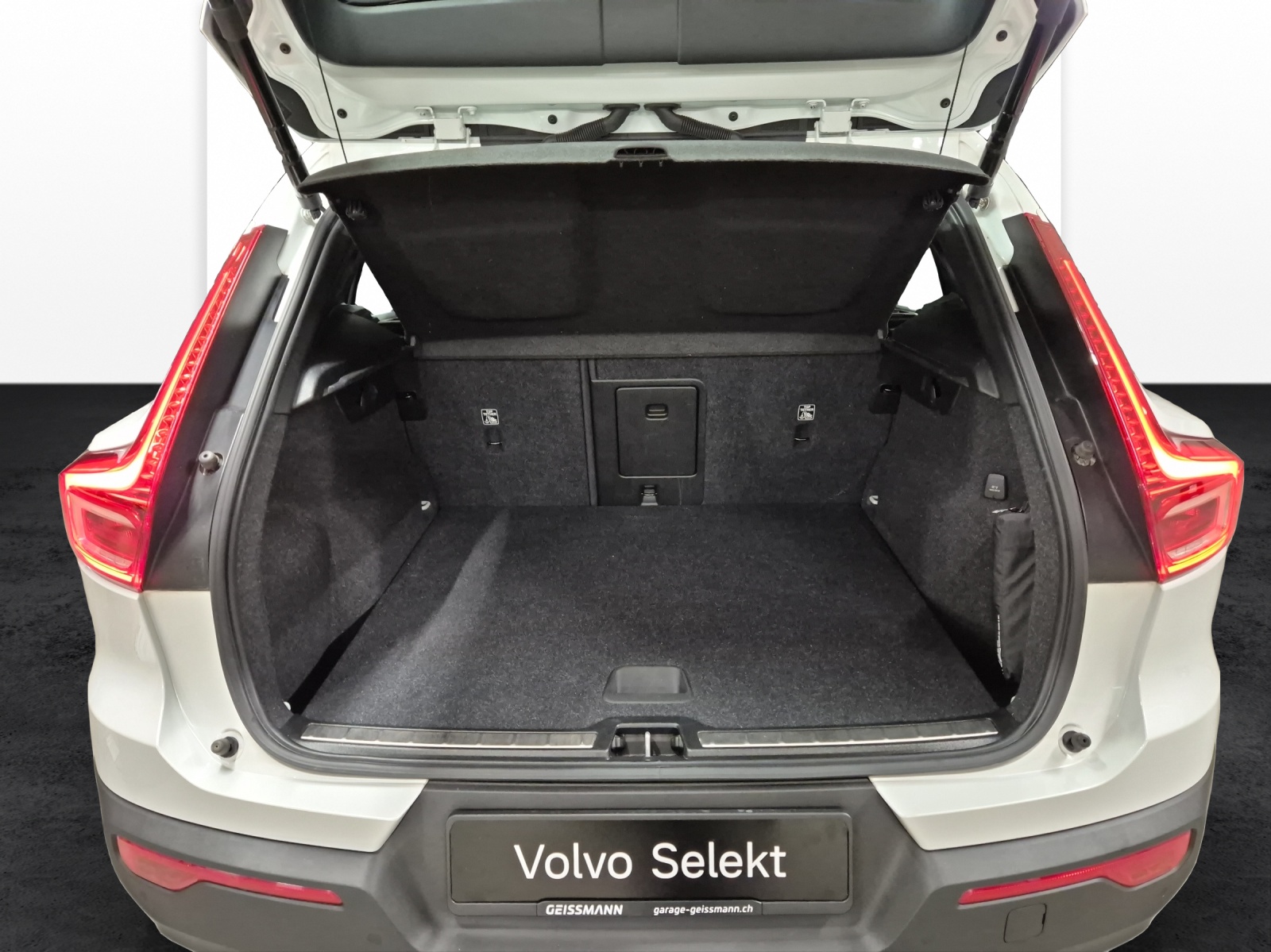 VOLVO XC40 1.5 T5 PiH Inscription-image-18