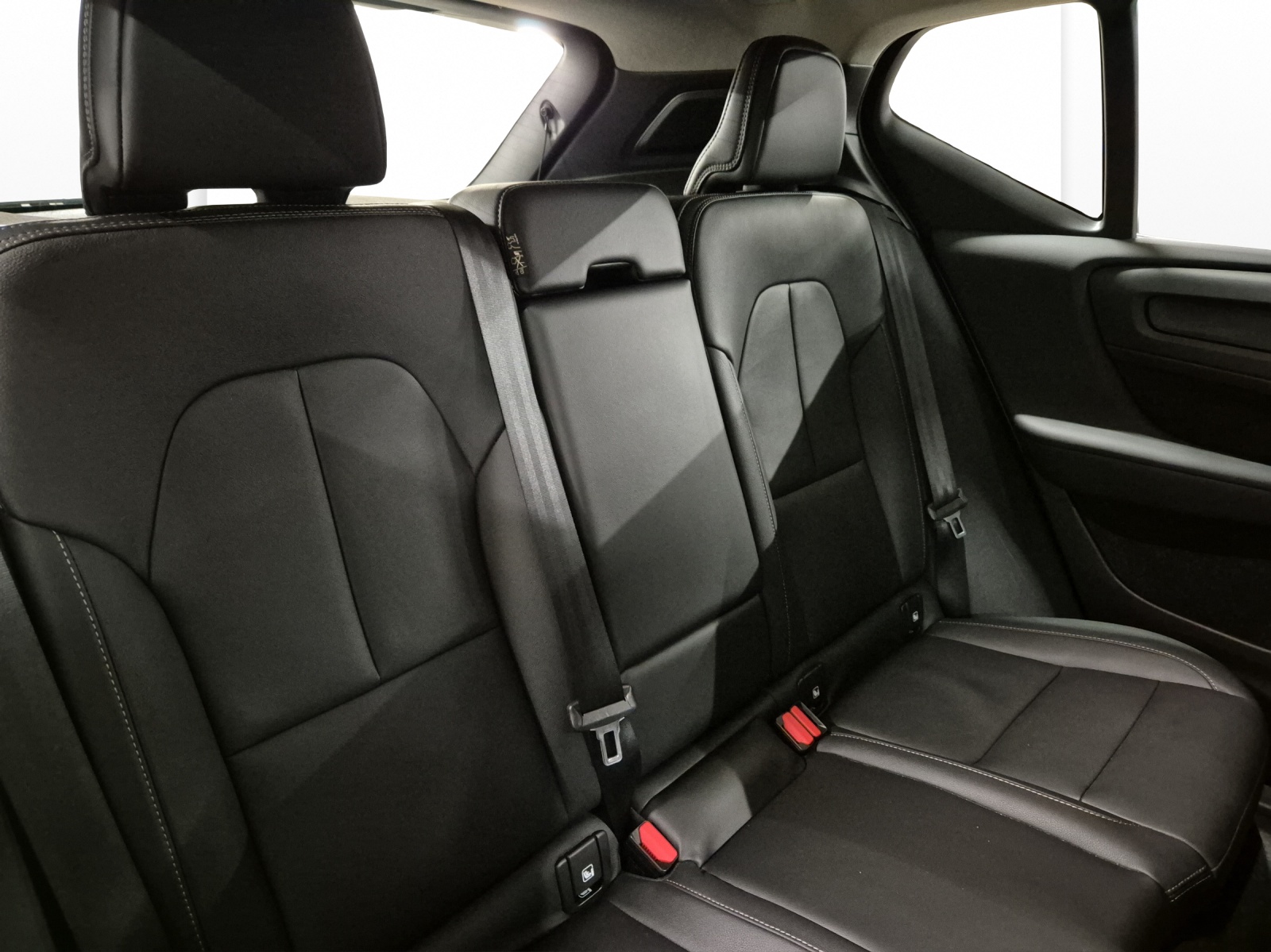 VOLVO XC40 1.5 T5 PiH Inscription-image-16