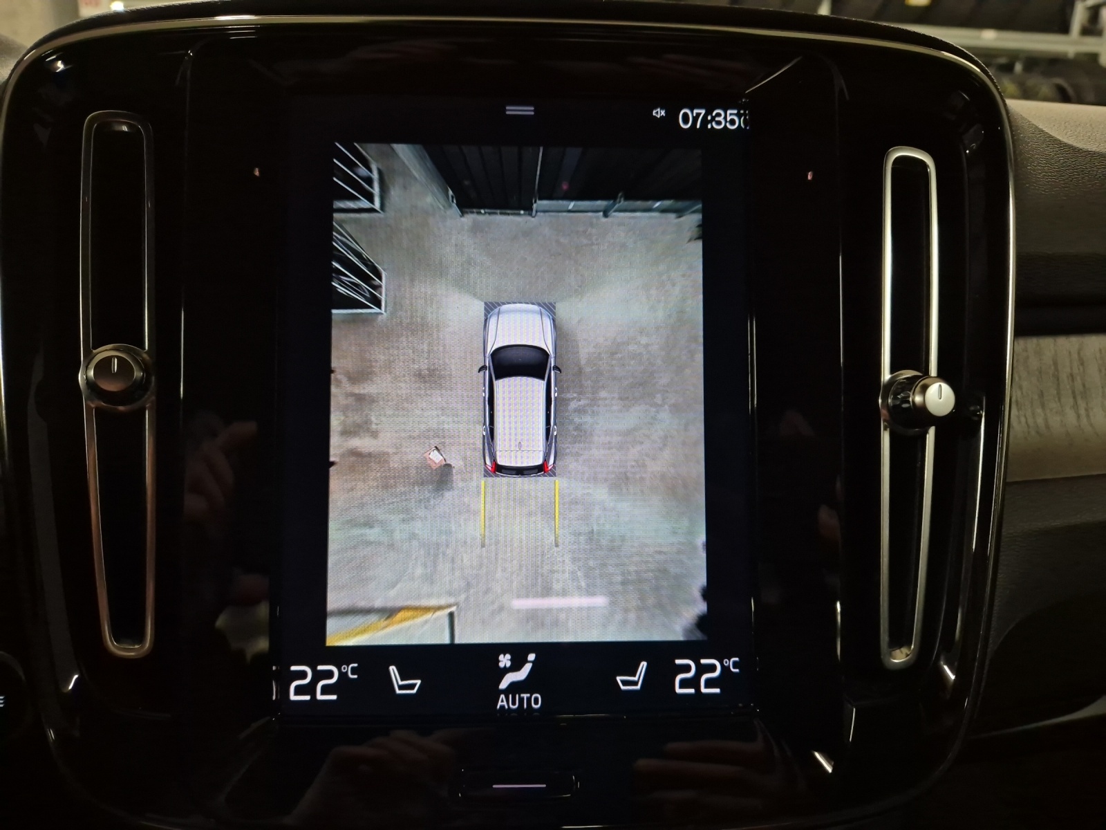 VOLVO XC40 1.5 T5 PiH Inscription-image-11