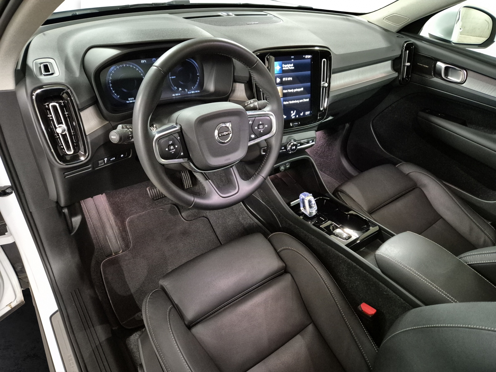 VOLVO XC40 1.5 T5 PiH Inscription-image-8