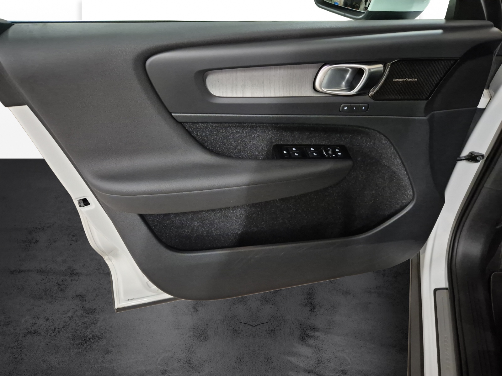 VOLVO XC40 1.5 T5 PiH Inscription-image-13