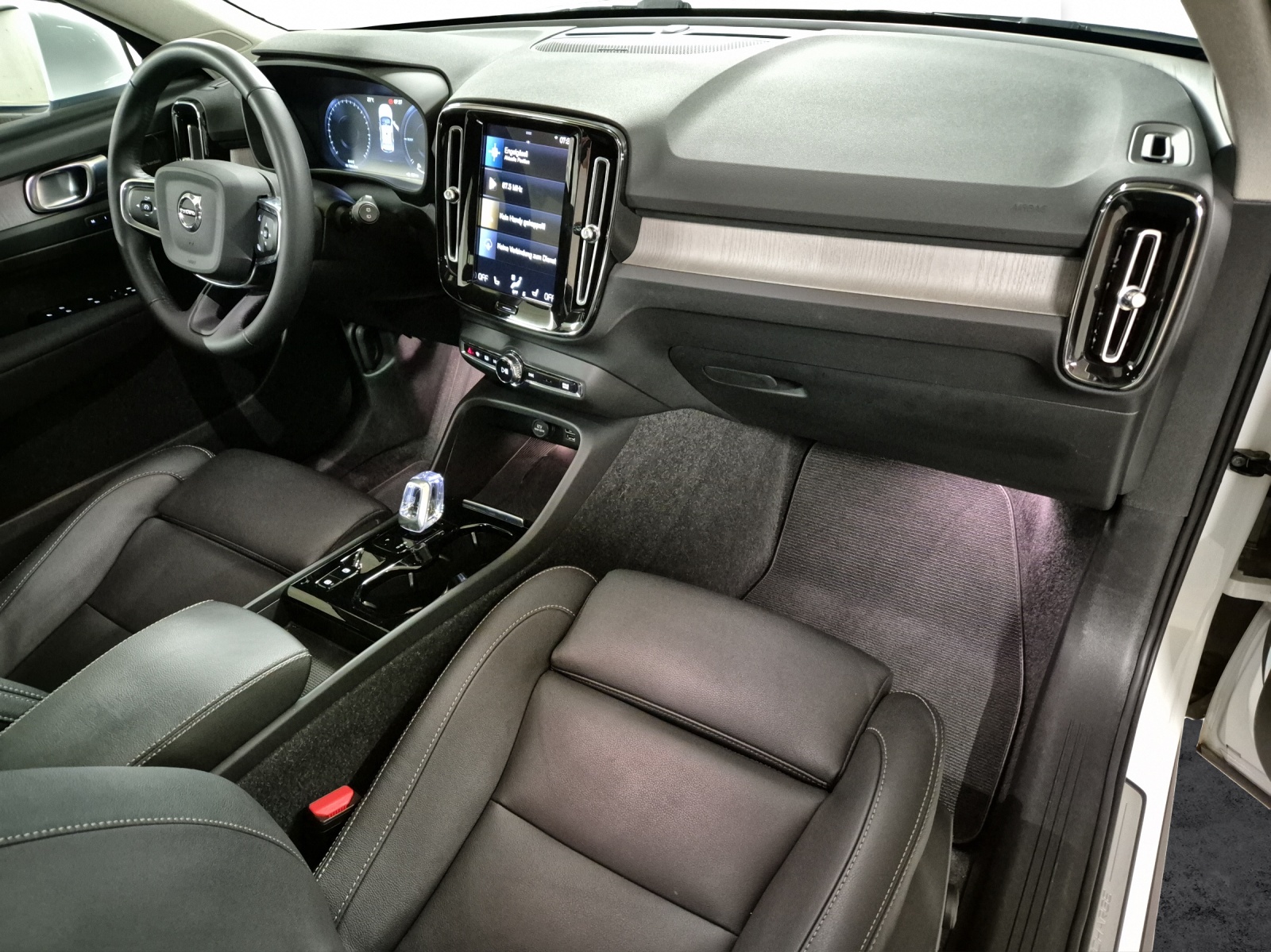 VOLVO XC40 1.5 T5 PiH Inscription-image-17
