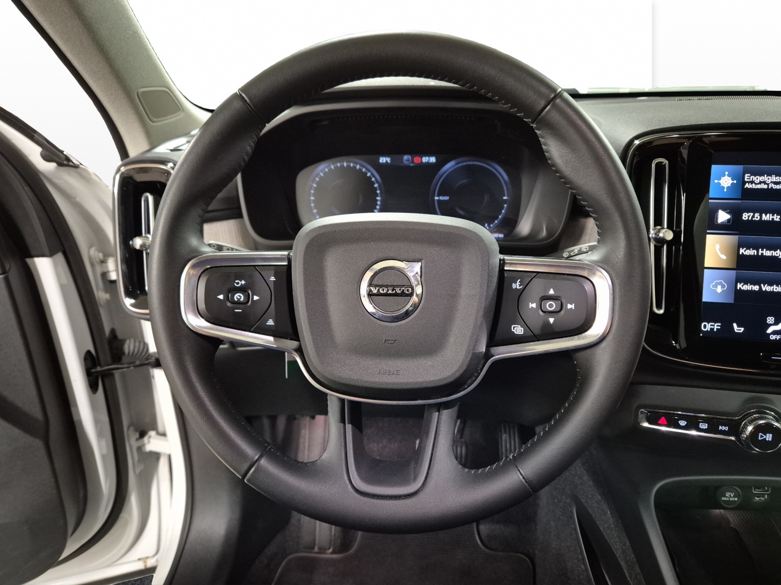 VOLVO XC40 1.5 T5 PiH Inscription-image-9