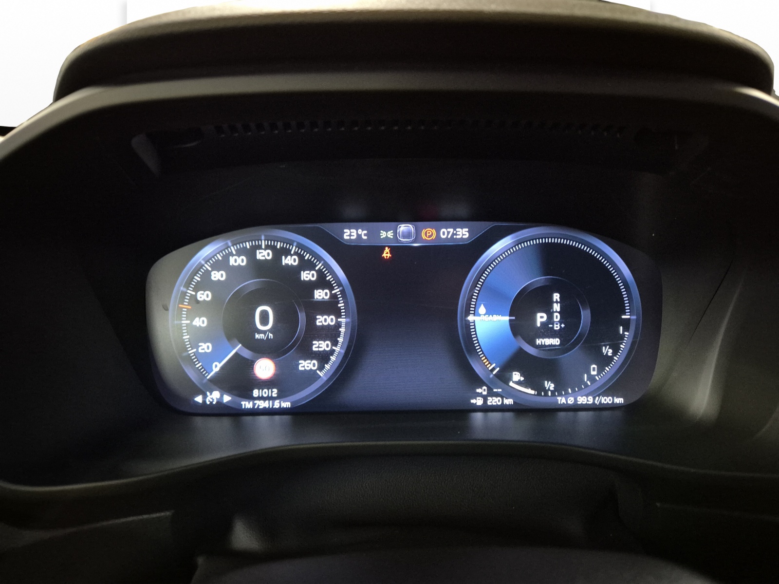 VOLVO XC40 1.5 T5 PiH Inscription-image-12