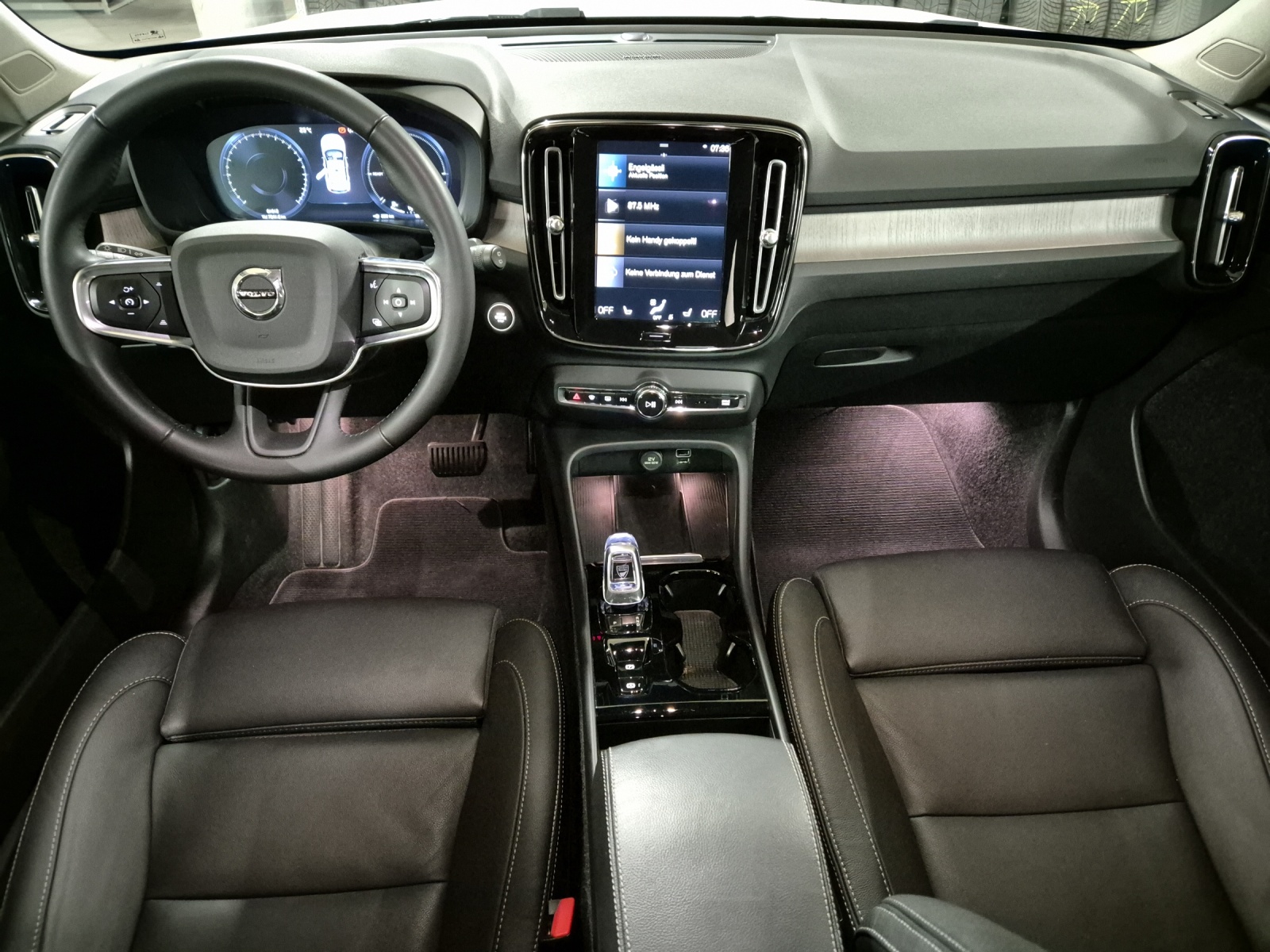 VOLVO XC40 1.5 T5 PiH Inscription-image-10