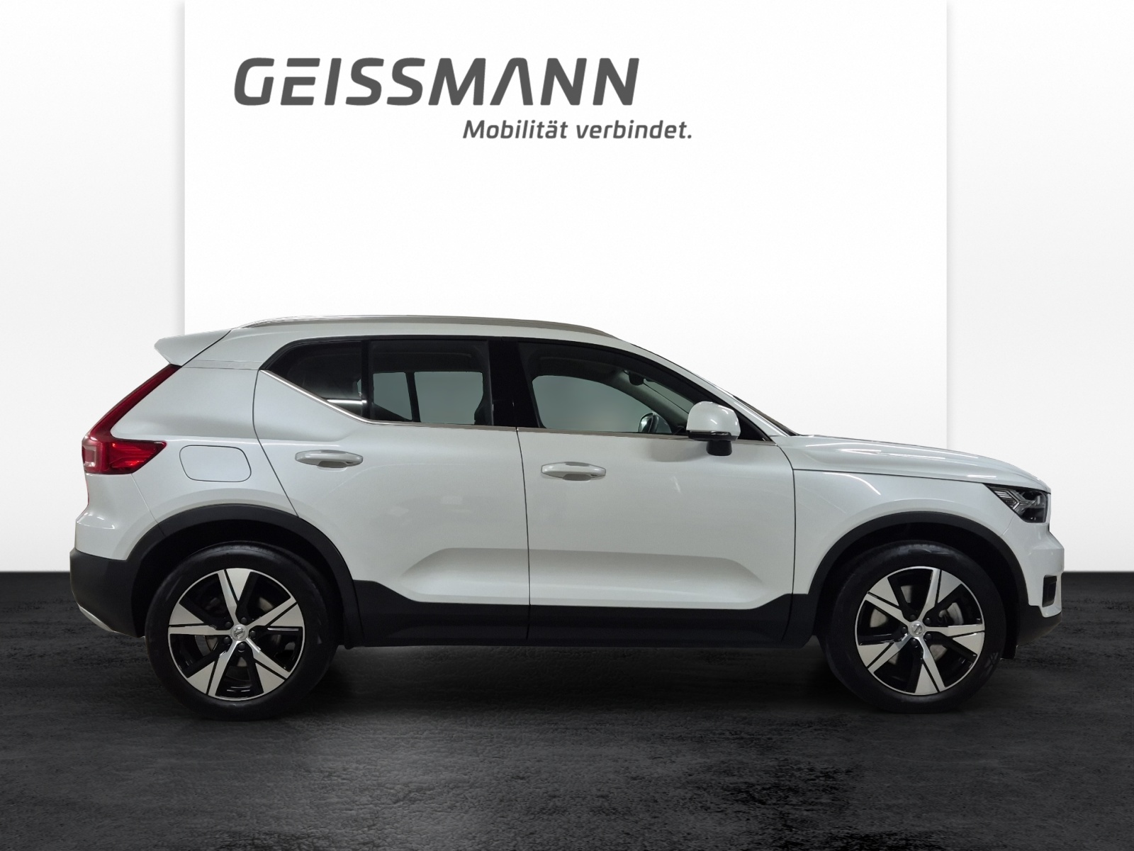 VOLVO XC40 1.5 T5 PiH Inscription-showroom-element-3