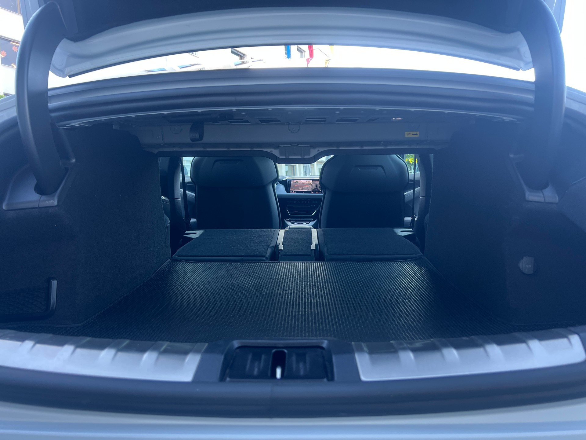 AUDI e-tron GT quattro-image-9