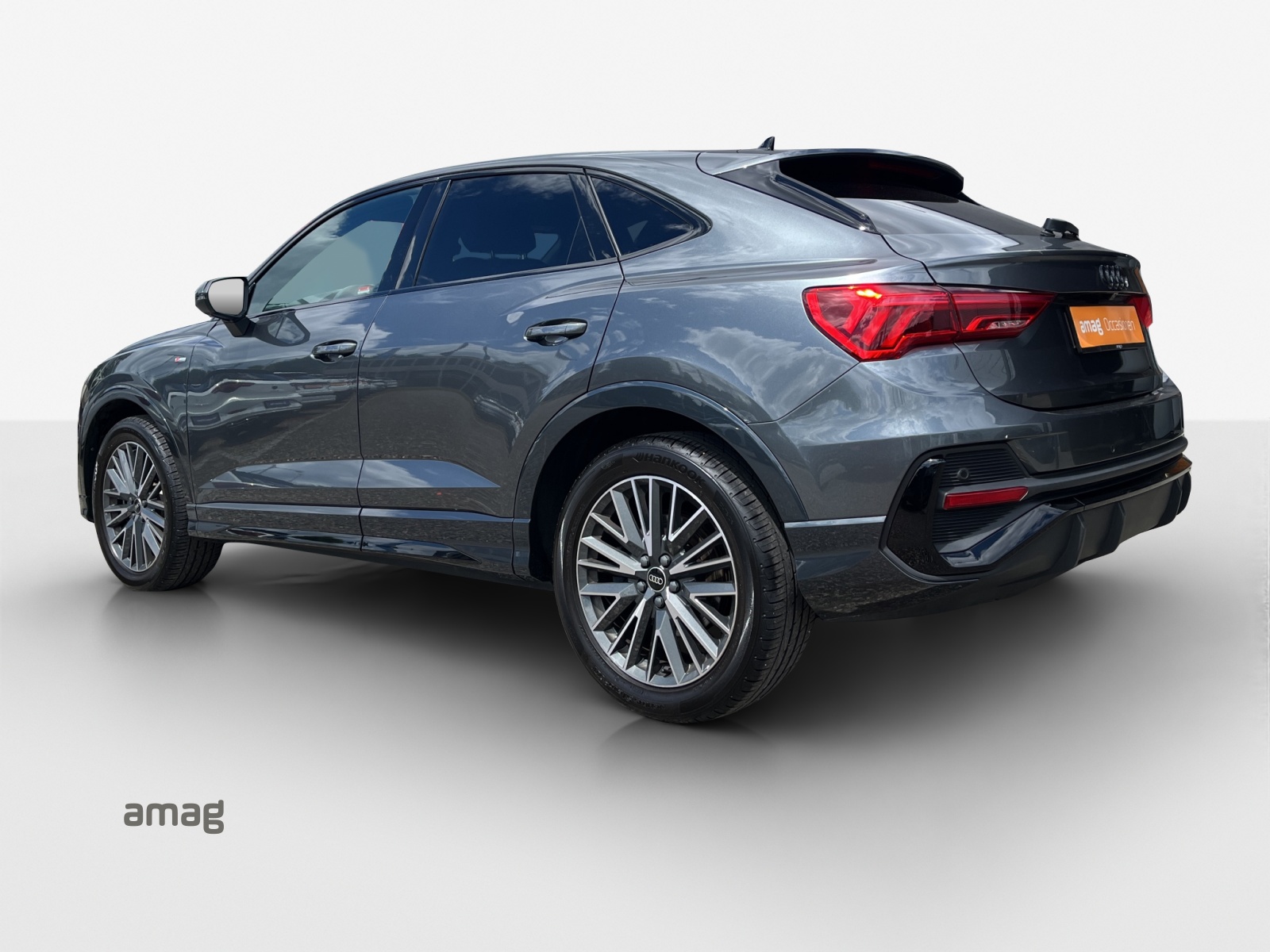 AUDI Q3 Sportback 40 TFSI S line quattro S-tronic-image-2