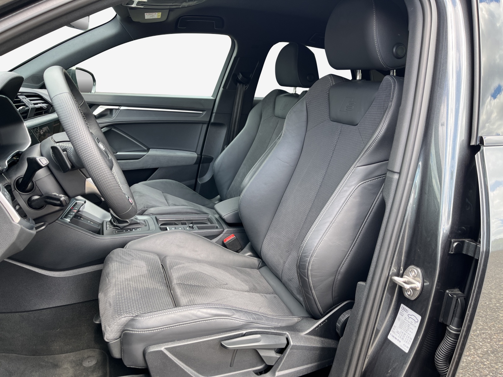 AUDI Q3 Sportback 40 TFSI S line quattro S-tronic-image-7