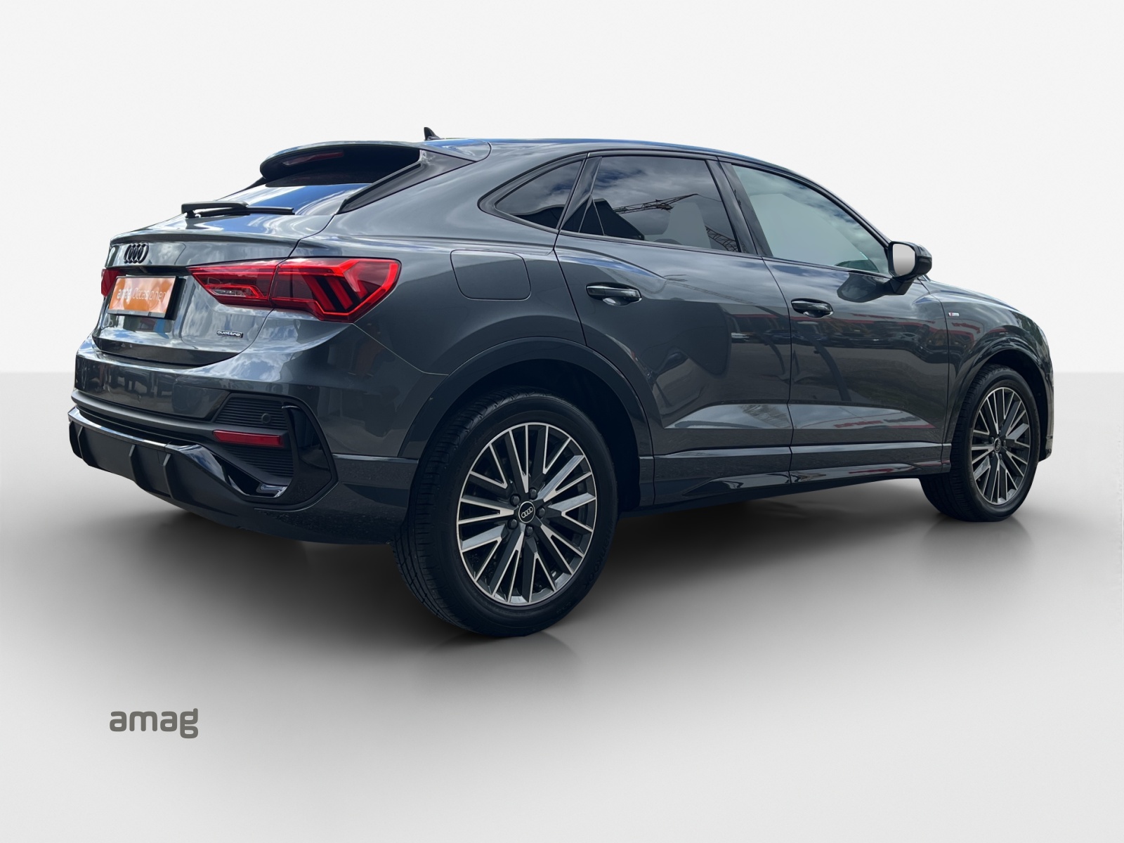 AUDI Q3 Sportback 40 TFSI S line quattro S-tronic-image-4