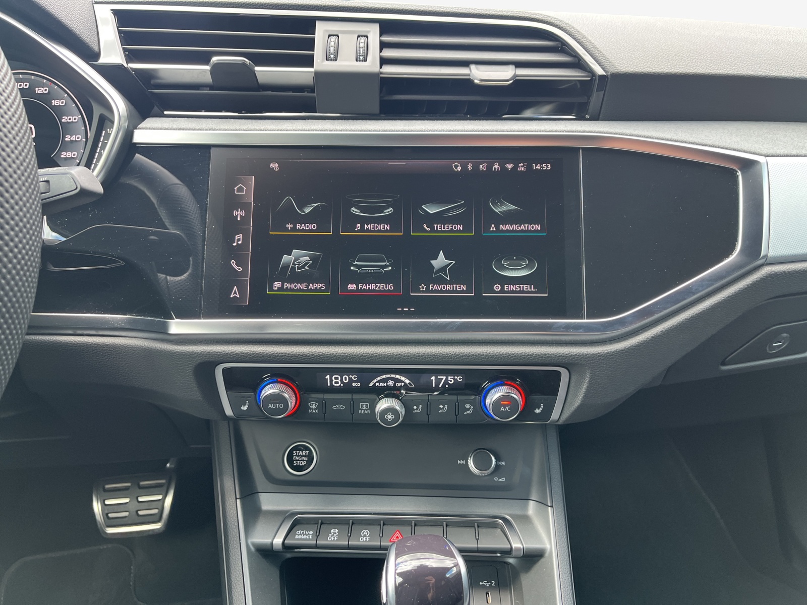 AUDI Q3 Sportback 40 TFSI S line quattro S-tronic-image-10