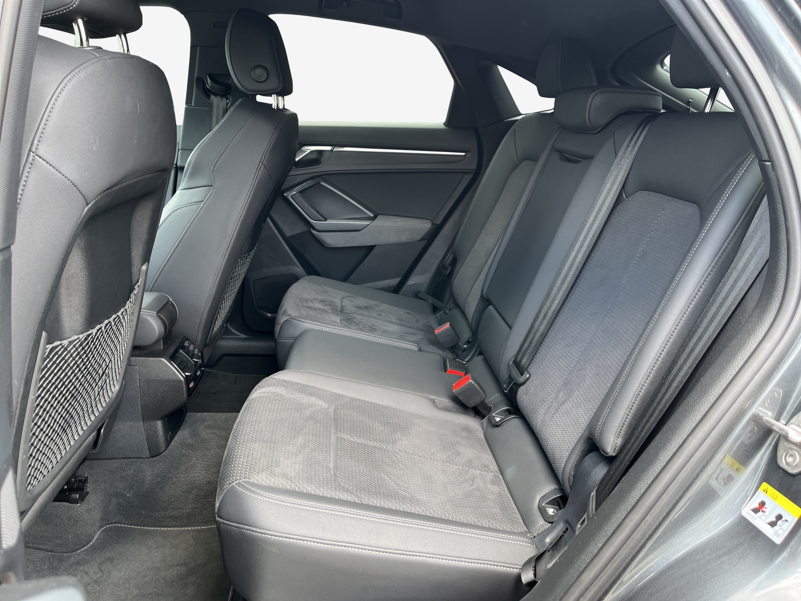 AUDI Q3 Sportback 40 TFSI S line quattro S-tronic-image-11
