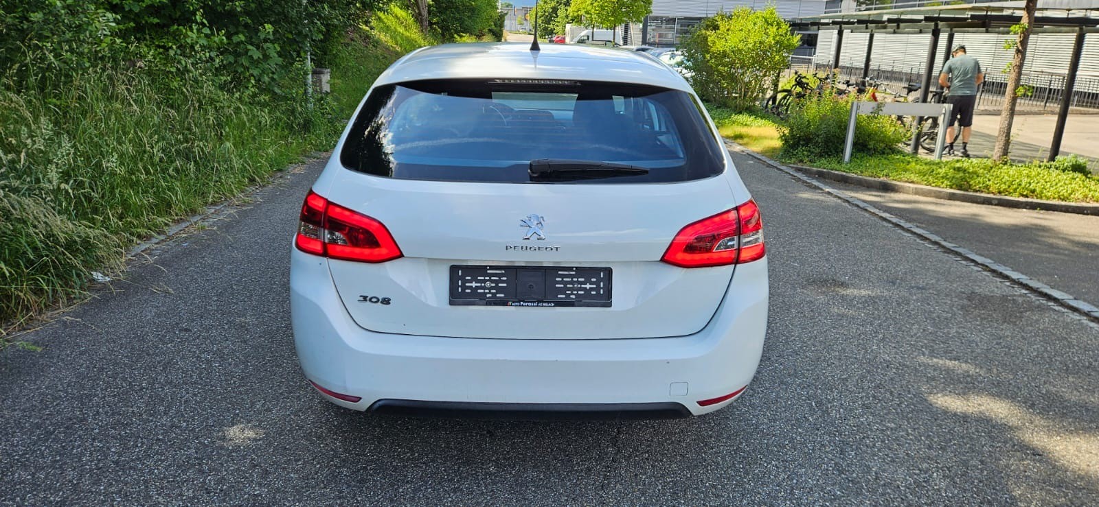 PEUGEOT 308 SW 1.2 THP Style-image-5