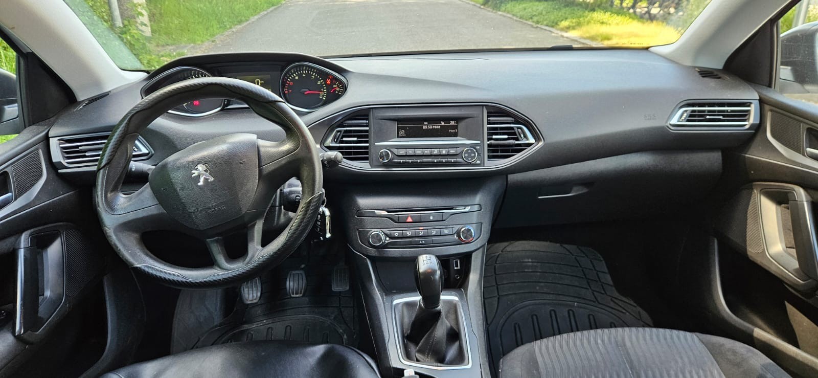 PEUGEOT 308 SW 1.2 THP Style-image-1