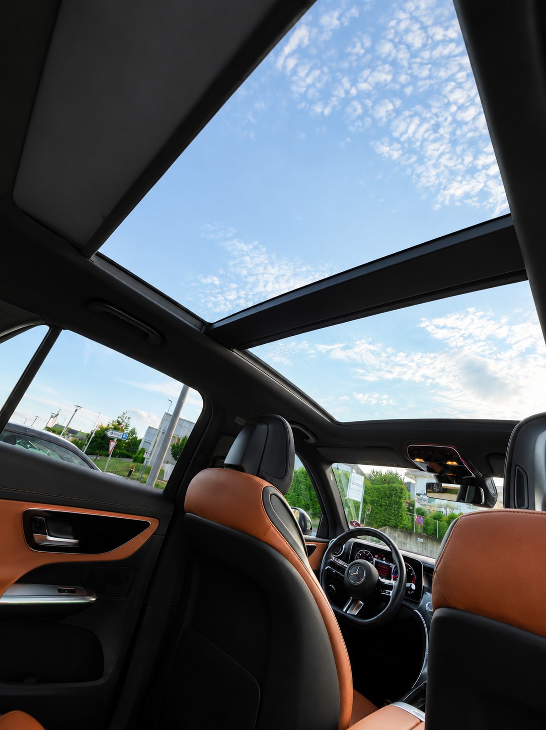 MERCEDES-BENZ GLC 200 AMG Line 4matic-image-2