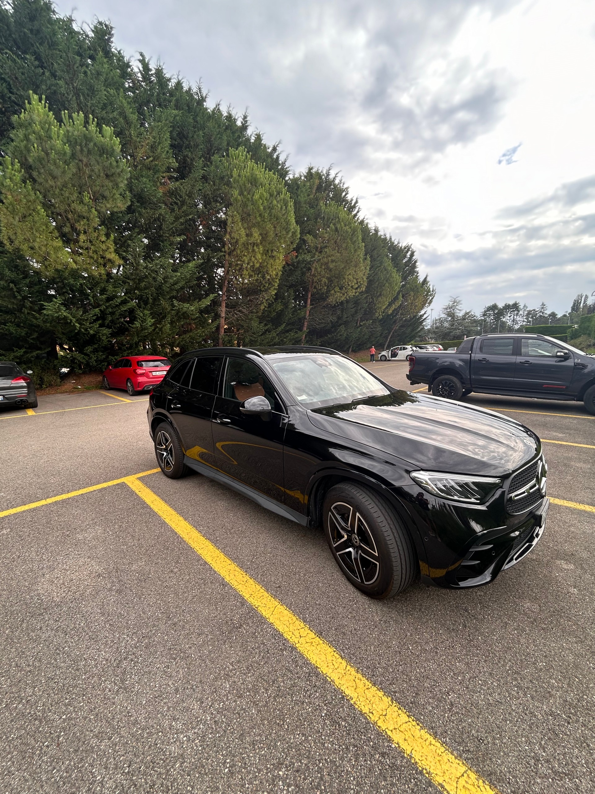 MERCEDES-BENZ GLC 200 AMG Line 4matic-image-4